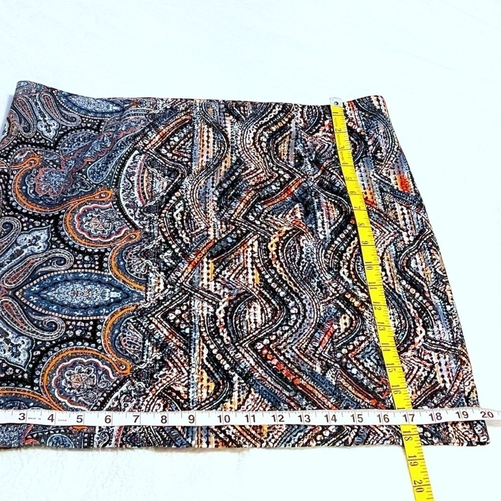 Elegant Paisley Skirt - Picture 6 of 9